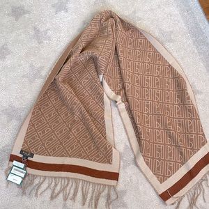 Loro piana NWT brand new never worn 100% cashmere scarf.